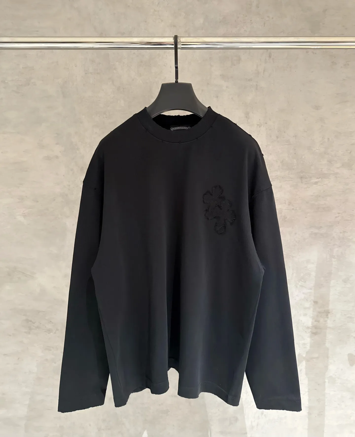 🅿️360 [Strict quality control] CH Croixin's new long-sleeved sweatshirt T-shirt. Heavy 340g double yarn fabric. Wash the whole garment twice. Frayed and torn on all four sides. Heavy fabric. The neckline is made of icy Salona. Loose fit. Deep, wide and stylish. No deformation or shrinkage. Color: 3 colors, black, white and gray. Size: M-2xl